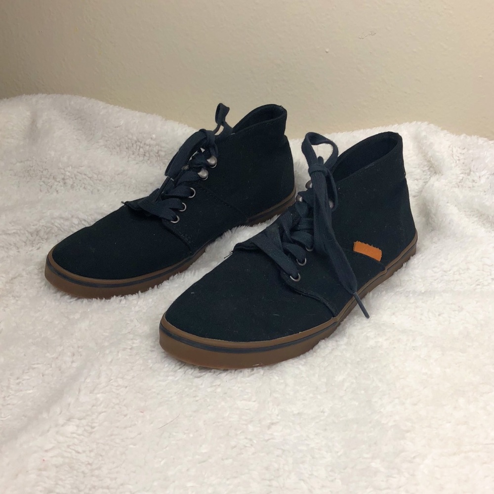 Vans Hi-Top Sneakers Black and Gum